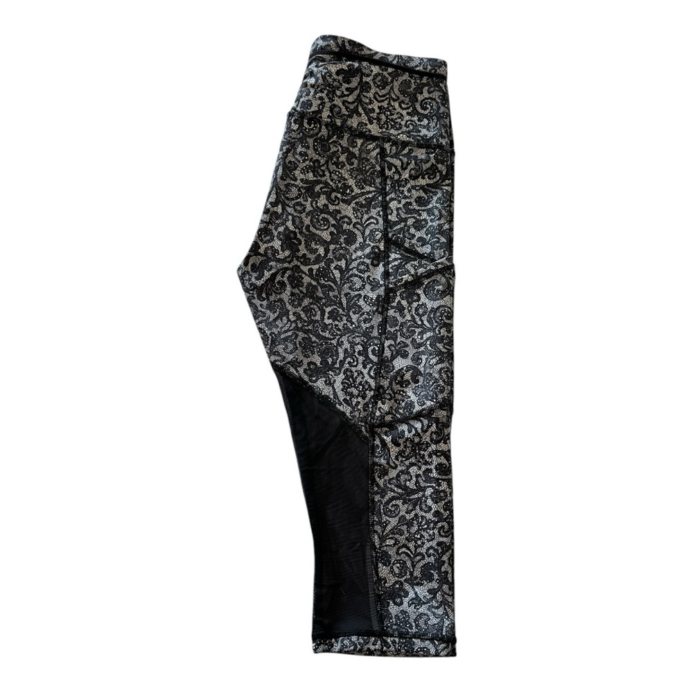 Lululemon Outrun 17" Crop Mini Cinder Lace pattern - Picture 10 of 16
